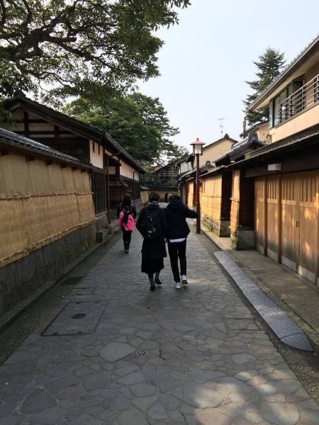 【13:30】昼ごはんの後は金沢観光の定番「武家屋敷跡」を散策　休憩館でおむつ替え