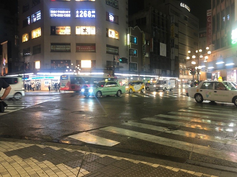 【２０：００】片町スクランブル交差点（北國ビルディング前）からスタート！