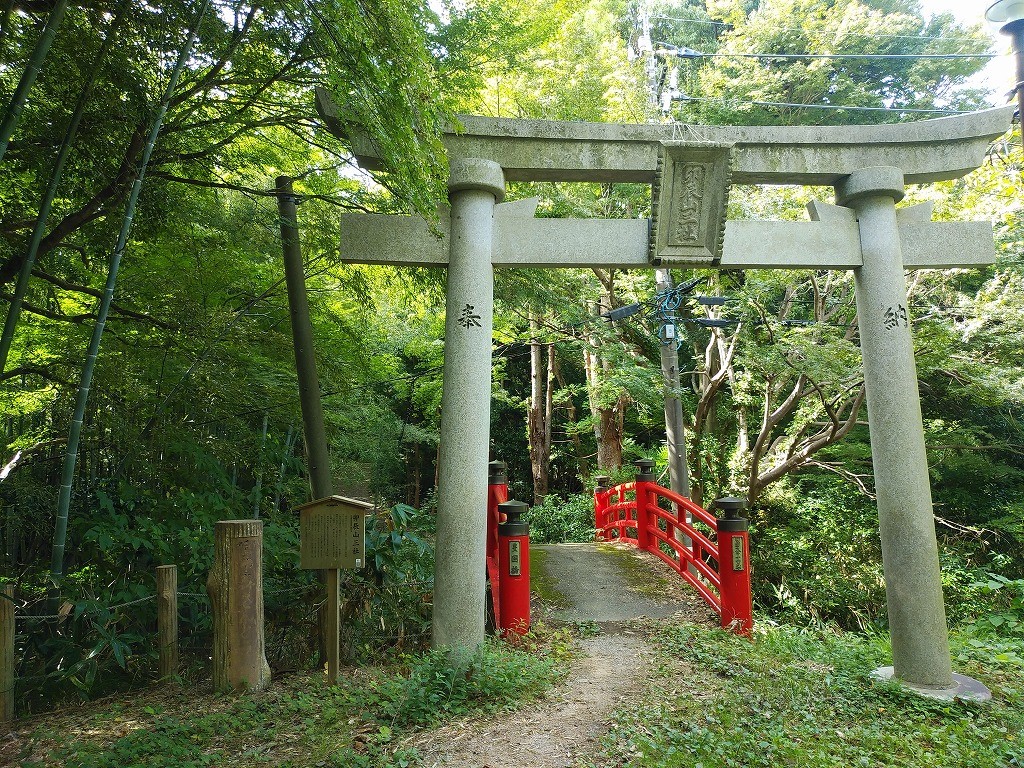 ひがし茶屋街から歩く、卯辰山山麓寺院群、眺望抜群の卯辰山へ。秋の森林浴ウォークが楽しめるコース