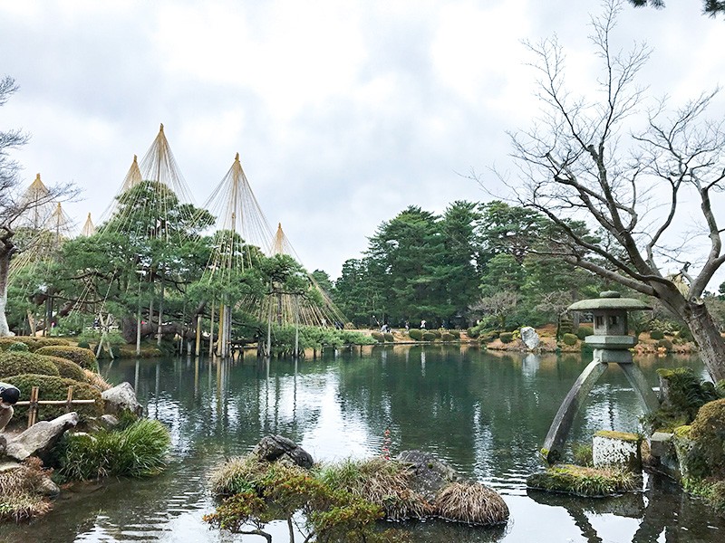 【１３：３０】金沢の冬の風物詩！「兼六園」の雪吊り