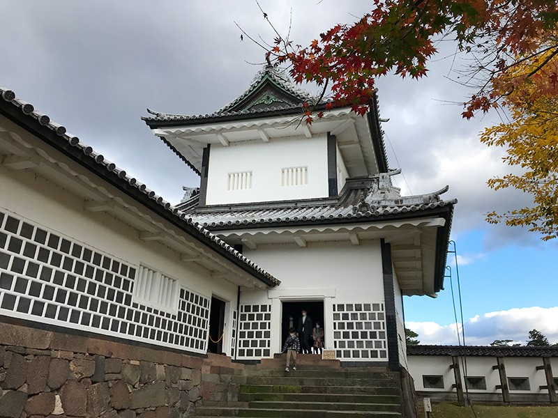 【１３：００】「石垣の博物館」とも呼ばれる金沢城へ