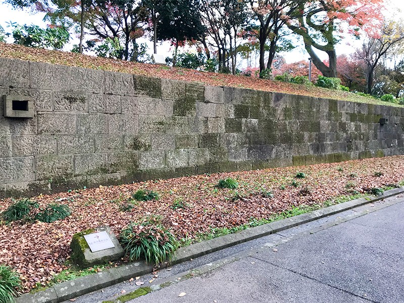 【１４：１０】たくさんの刻印がある数寄屋敷石垣