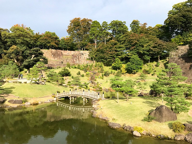【１４：２０】玉泉院丸公園から見える色紙短冊積み