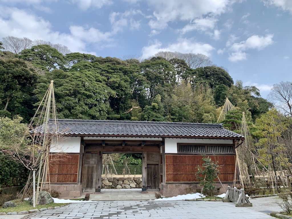 【１１：３０】復元された歴史公園で日向ぼっこを楽しむ「本多公園」
