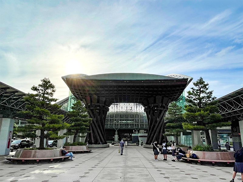 【１０：００】金沢駅で「まちのり」に乗って金沢観光出発♪