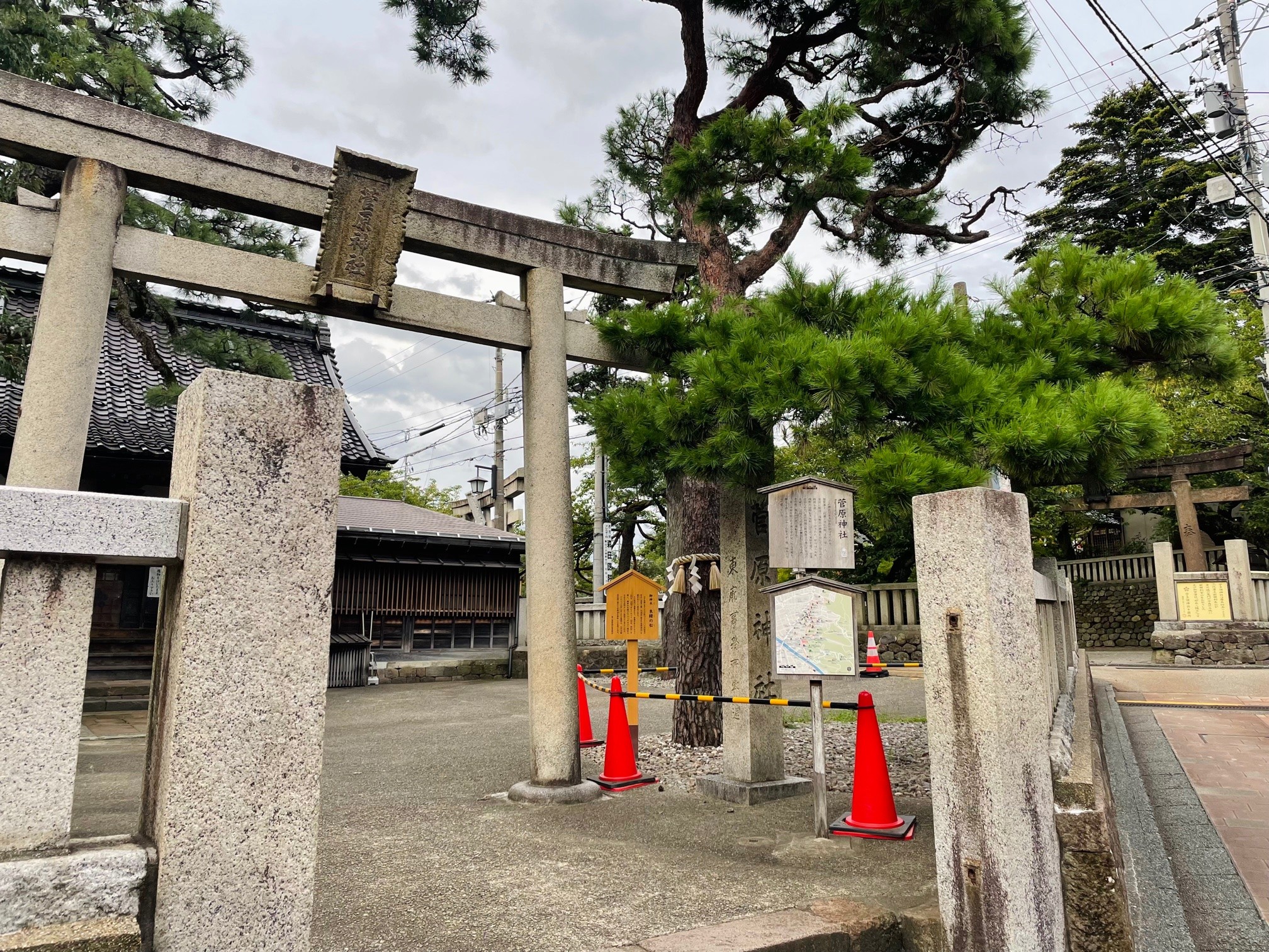 【１３：３５】知る人ぞ知るパワースポット、「東山菅原神社」へ
