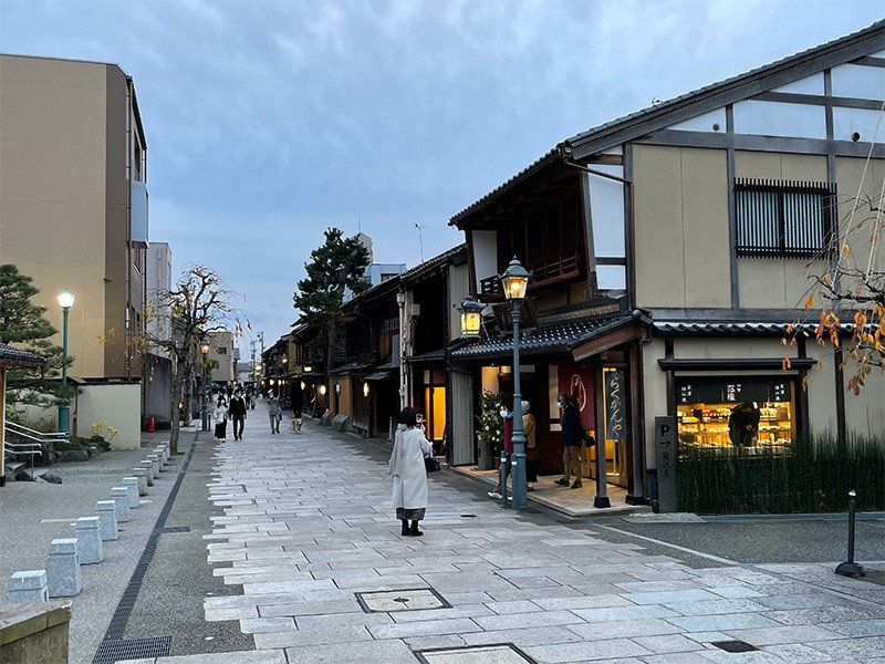 【１６：３０】夕暮れのにし茶屋街にてゴール！