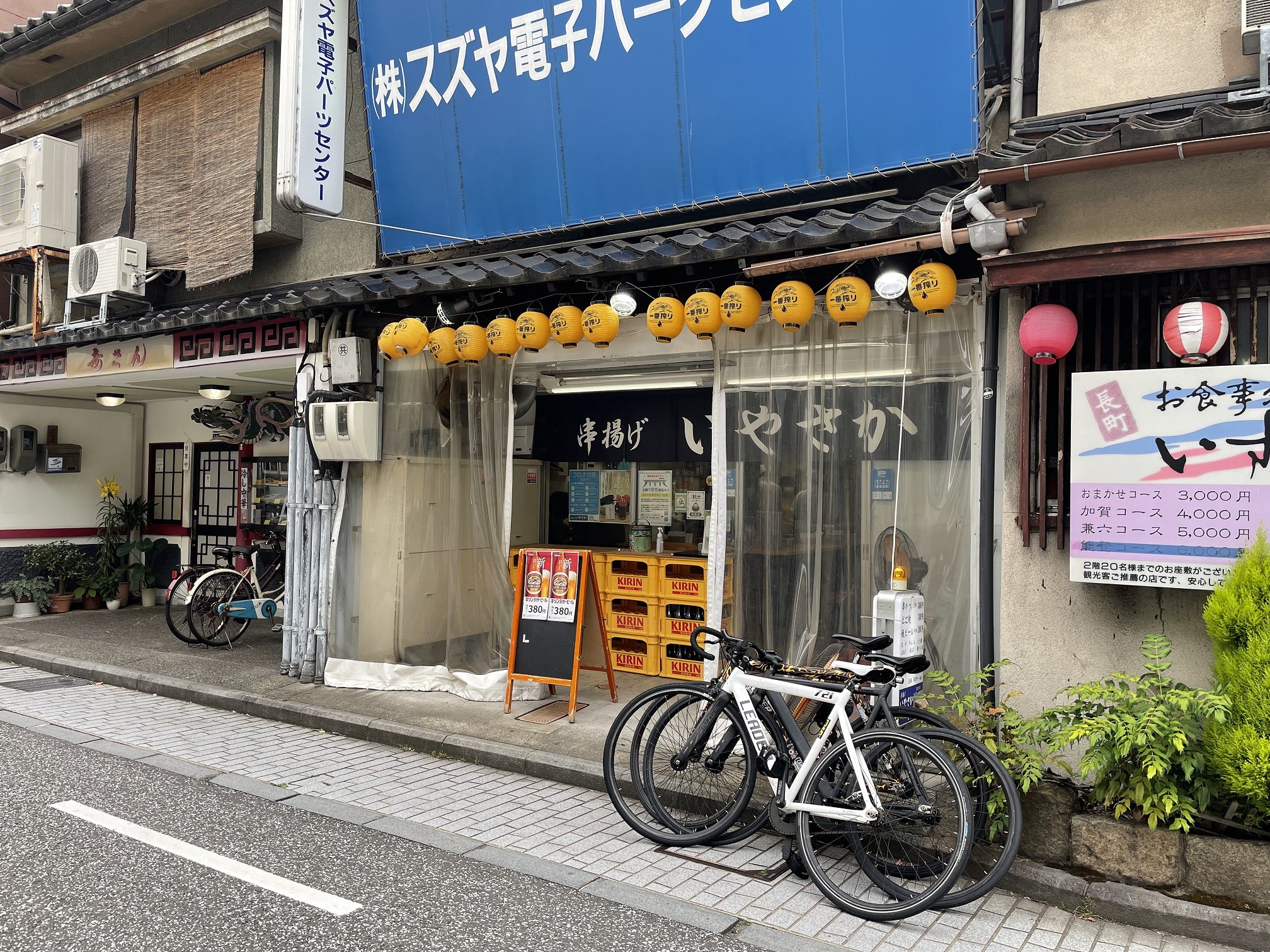 【１２：００】「いやさか　金沢せせらぎ通り店」揚げたてアツアツの串揚げを堪能。