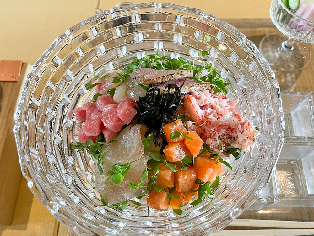【１１：００】まるで宝石！？のような海鮮丼が味わえる「金沢薬味海鮮丼 TILE」